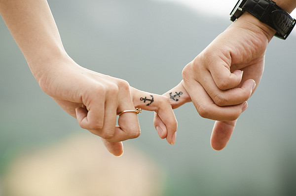 Wie man Online-Dating-Sucht überwinden kann Dating-Tipps von glücklichen Ehepaaren