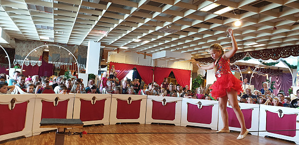 Kostenloses Ferienfestival bei Möbel Inhofer mit Zirkus