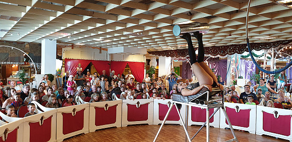 Kostenloses Ferienfestival bei Möbel Inhofer mit Zirkus
