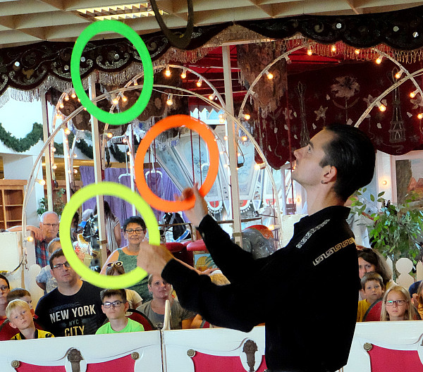Kostenloses Ferienfestival bei Möbel Inhofer mit Zirkus